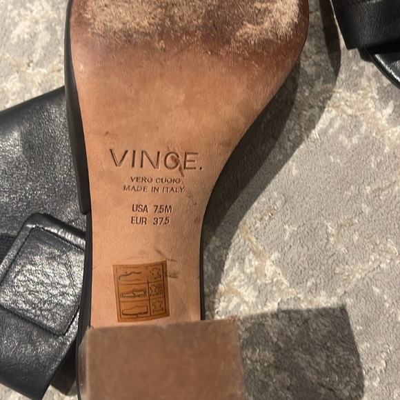 🖤VINCE🖤 ‘Faye' Leather Bootie - Picture 5 of 7